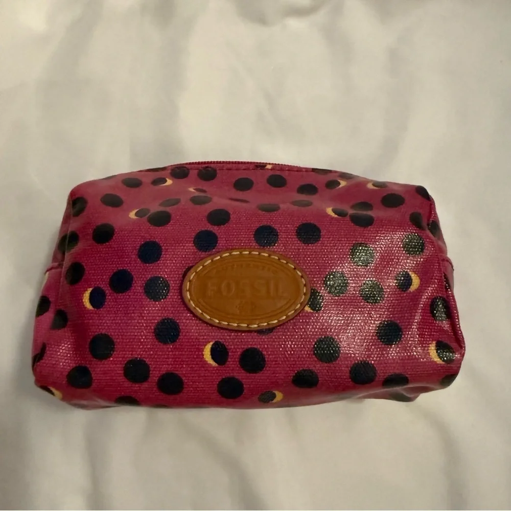 Like New Fossil Keyper Fuchsia Navy Polka Dot Coated Canvas Cosmetic Bag